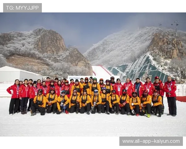 高山滑雪教练员职业培训课程纳入国家认证体系，高山滑雪运动员第一集考核的考核形式与内容有哪些多选
